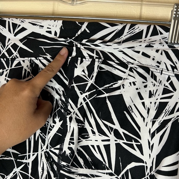 SOLD NWOT Calvin Klein Performance Capri Palm Leaf Pattern Leggings Size Small - Picture 3 of 6